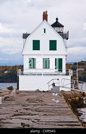 Rockland frangionde faro, è stato costruito nel 1888 su un miglio lungo 'frangionde' in Rockland Porto di Rockland, Maine. Foto Stock