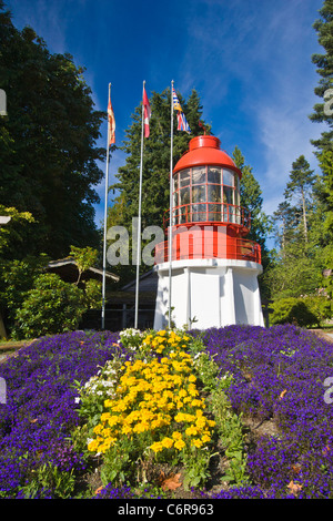 Triangolo faro a Sooke Museum sull'isola di Vancouver, British Columbia, Canada. Foto Stock