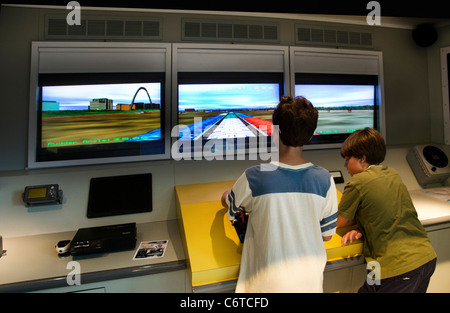 Ragazzi a presentare a livello nazionale grandi fiumi Museo in Alton Illinois Foto Stock