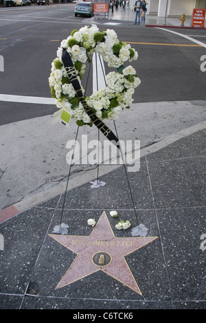 Un omaggio a sinistra alla fine art Linkletter su la sua stella sulla Hollywood Walk of Fame. Il conduttore televisivo e comico è morto, di anni 97, in Foto Stock