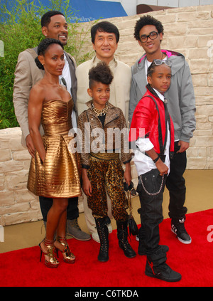 Jada, Willow, Jaden e Trey Smith e Jackie Chan La premiere di 'The Karate Kid" tenutasi presso il villaggio di Mann Theatre Foto Stock