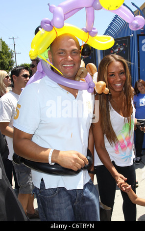 Melanie Brown aka "el B' e il marito Stephen Belafonte visto lasciare una parte di Los Angeles, Stati Uniti d'America - 22.05.10 Foto Stock