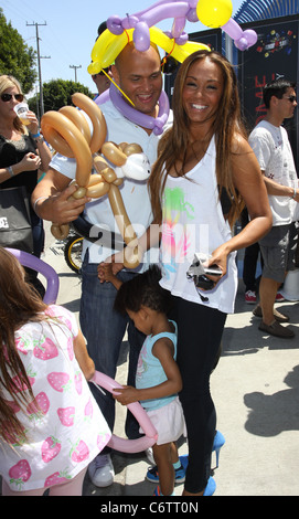 Melanie Brown aka "el B' e il marito Stephen Belafonte visto lasciare una parte di Los Angeles, Stati Uniti d'America - 22.05.10 Foto Stock