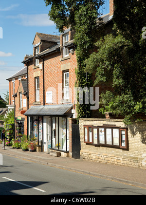 Il negozio di paese e ufficio postale di Mickleton, Gloucestershire, England, Regno Unito Foto Stock