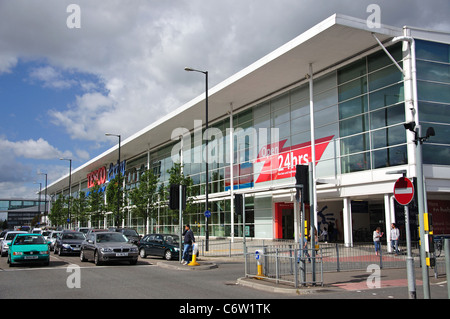 Tesco supermercato Extra Store, Wellington Street, Slough, Berkshire, Inghilterra, Regno Unito Foto Stock