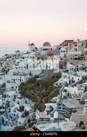 Villaggio di Oia (la), Santorini (Thira), Isole Cicladi, il Mare Egeo, in Grecia, in Europa Foto Stock