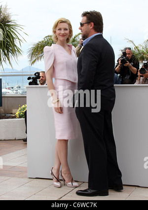 Russell Crowe e Cate Blanchett 2010 Festival Internazionale del Cinema di Cannes - Giorno 1 - "Robin Hood" photocall Cannes, Francia - Foto Stock