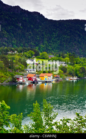 Comunità di pesca vicino Sakseid, Hordaland, Norvegia Foto Stock