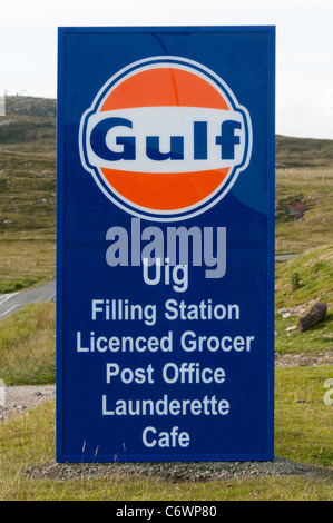 Segno per Uig Golfo stazione di riempimento in corrispondenza Timsgearraidh sull'isola di Lewis, Ebridi Esterne, Scozia Foto Stock