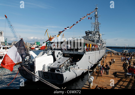 Tourville : anti-sommergibile fregata (Brest base navale), aperto al pubblico nel corso Brest marittima festival (Finistère Bretagna, FR). Foto Stock