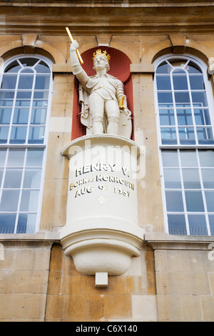 Enrico V statua a Shire Hall Monmouth Monmouthshire Galles Foto Stock