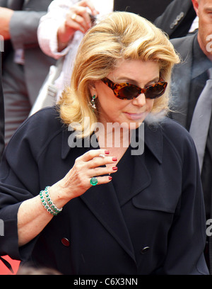 Catherine Deneuve 2010 Festival Internazionale del Cinema di Cannes - Giorno 4 - 'Omaggio al cinema spagnolo' Photocall Cannes, Francia - Foto Stock