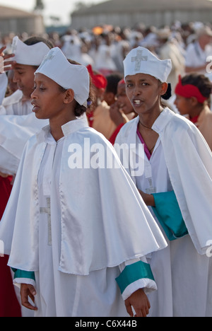 I cristiani ortodossi devoti festeggiato presso il Festival Timket Foto Stock