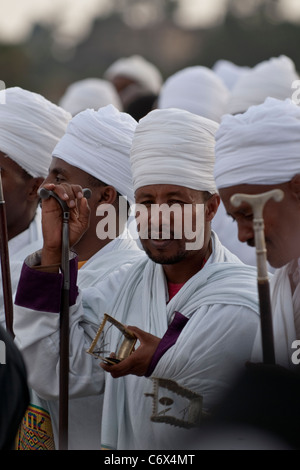 I cristiani ortodossi devoti festeggiato presso il Timket Festival. Foto Stock