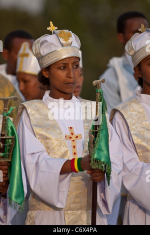 I cristiani ortodossi devoti festeggiato presso il Timket Festival. Foto Stock