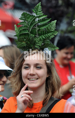 I vegetariani prendere parte all'annuale Veggie Pride Parade nel Meatpacking District di New York City, Stati Uniti d'America il 16 maggio 2010. Foto Stock