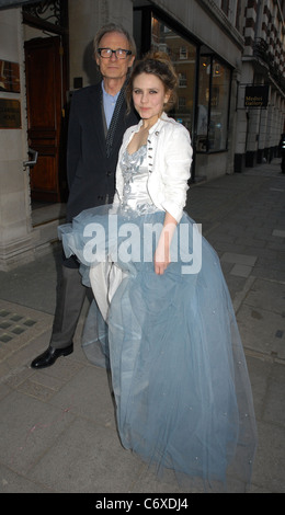 Bill Nighy e Triana De Lamo , alla vista privata di Soho mostra Luci di Londra, Inghilterra - 20.04.10 Foto Stock