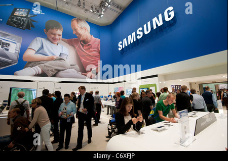Samsung display stand a IFA consumer electronics fiera commerciale di Berlino Germania 2011 Foto Stock