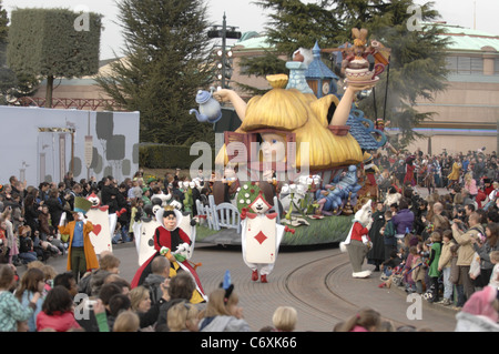 Il Saint Patricks day parade attraverso Disneyland nei pressi di Parigi, Francia. ...Solo uso editoriale... Foto Stock