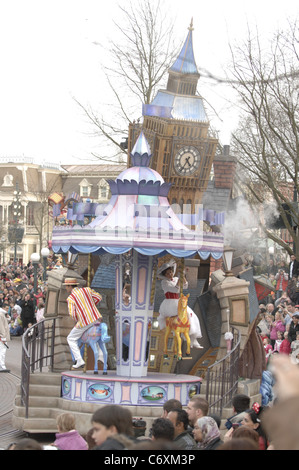 Il Saint Patricks day parade attraverso Disneyland nei pressi di Parigi, Francia. ...Solo uso editoriale... Foto Stock