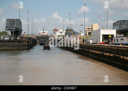 Operazioni del Canale di Panama a Miraflores Locks. Foto Stock