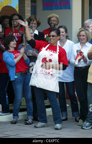 I partecipanti la First Lady ha ospitato il congresso Club i coniugi per un evento di assistenza a Marie Reed Centro di apprendimento nel Foto Stock