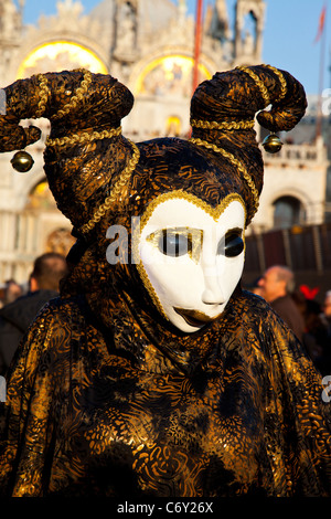 Partecipante in costume di Carnivale a Venezia in Italia. Foto Stock