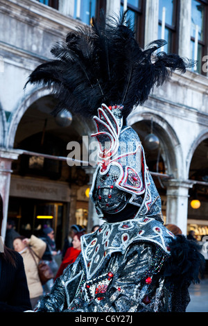 Partecipante in costume di Carnivale a Venezia in Italia. Foto Stock