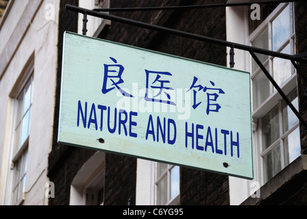 Natura e Heath firmare al di fuori di una parte della medicina tradizionale cinese shop Foto Stock