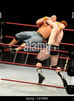 Campione WWE John Cena di fronte ex campione WWE Sheamus per la cintura del titolo presso l'arena O2 e dopo una lunga battaglia Cena ha vinto quando Foto Stock