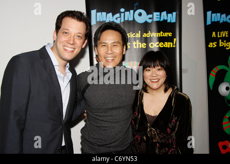 Giovanni Tartaglia, BD Wong, e Ann Harada apertura notturna di 'John Tartagliaâ€™s ImaginOcean' presso il New World Stages. New York Foto Stock