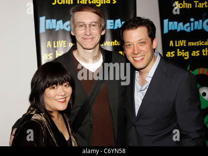 Ann Harada, Rick Lyon e Giovanni Tartaglia apertura notturna di 'John Tartagliaâ€™s ImaginOcean' presso il New World Stages. New York Foto Stock