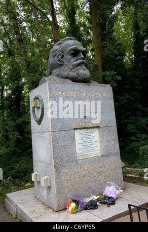 Karl Marx tomba presso il cimitero di Highgate Foto Stock