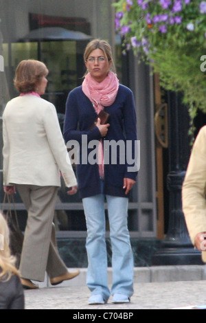 L'attrice Jennifer Aniston e Adam Sandler catturare il loro nuovo film  'basta andare con esso' su Rodeo Drive. Il film è di circa un uomo Foto  stock - Alamy