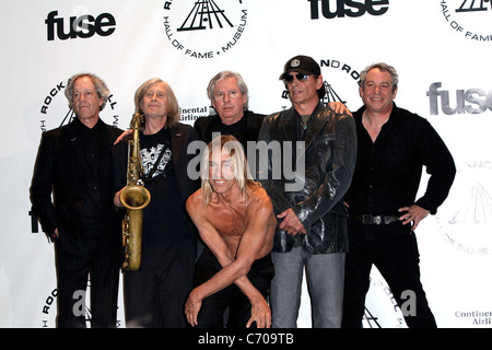 Inductees James Williamson, Iggy Pop e Scott Asheton degli Stooges venticinquesima edizione del Rock and Roll Hall Of Fame cerimonia di induzione Foto Stock