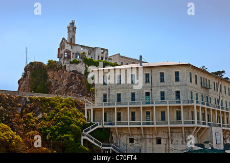 Costruzione di 64 appartamenti residenziali e uso della Casa del guardiano, la prigione di Alcatraz, Isola di Alcatraz e la baia di San Francisco, CA, Stati Uniti d'America. JMH5221 Foto Stock