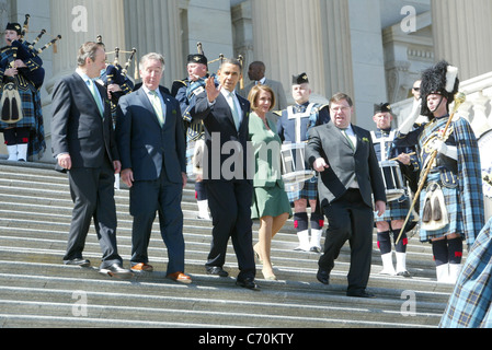 Il Ministro degli Esteri irlandese Michael Martin, U.S. Sost. Richard Neal (D-MA), U.S. Barack Obama presidente degli Stati Uniti, Altoparlante della casa Foto Stock