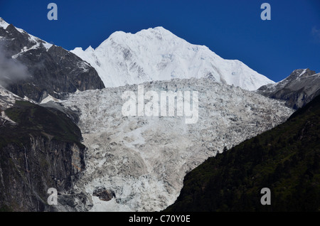 Il Gonnga in montagna e sul ghiacciaio a Hailuogou Parco Nazionale. Sichuan, in Cina. Foto Stock