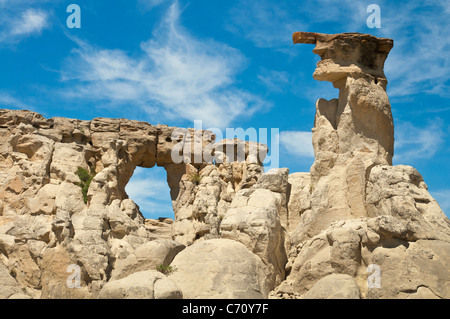 Foro nella parete di roccia, formazione superiore del Fiume Missouri si rompe il monumento nazionale, Montana. Foto Stock