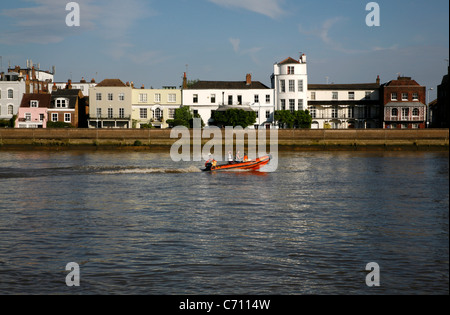 Vista sul Fiume Tamigi alla terrazza, Barnes, London, Regno Unito Foto Stock