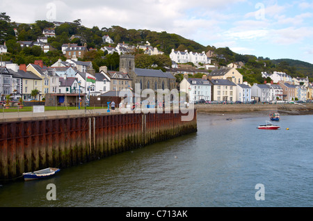 Il fronte mare Aberdyfi t in corrispondenza della bocca dell'estuario del fiume Dyfi in Gwynedd, Galles. Aree è popolare tra i vacanzieri. Foto Stock