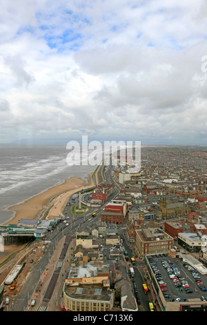 Birds Eye View di Blackpool dalla cima della Torre guardando verso nord Foto Stock