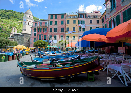 Fischerboote im Hafen, Vernazza, pesca barche nel porto di Vernazza Foto Stock