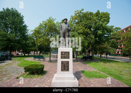 Il Lou Costello statua in Paterson, NJ, in Lou Costello Park Foto Stock