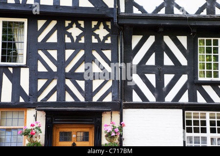 Metà edificio con travi di legno sul Dinham Ludlow Shropshire Inghilterra Foto Stock