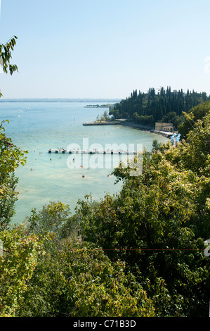 Il Lago di Garda a Sirmione, regione Lombardia, Italia Foto Stock