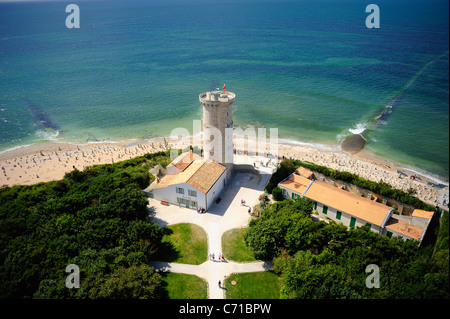 Il vecchio programma Phare des Baleines faro sull isola di Ré in Charente Maritime reparto, a ovest della Francia Foto Stock