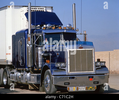 American Peterbilt Carrello su autostrada, California, Stati Uniti d'America Foto Stock