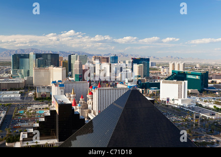 Stati Uniti d'America, Nevada, Las Vegas, vista in elevazione degli alberghi e dei casinò lungo la striscia