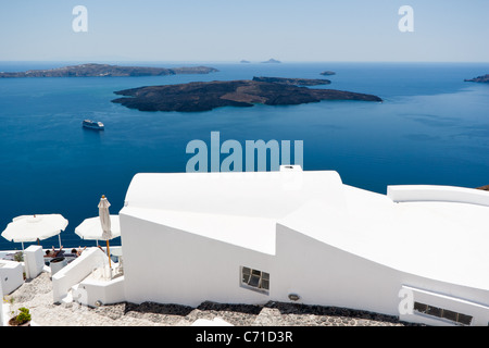 Hotel bianco e Caldera, Santorini, Grecia Foto Stock